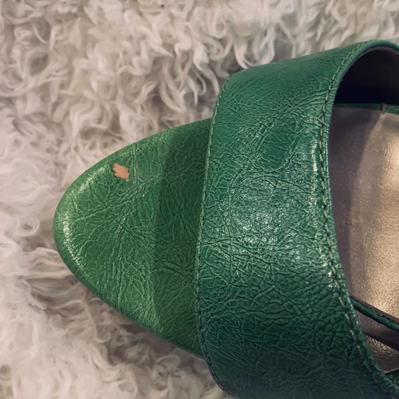 Lime Green platform heel size 7 - Picture 3 of 4